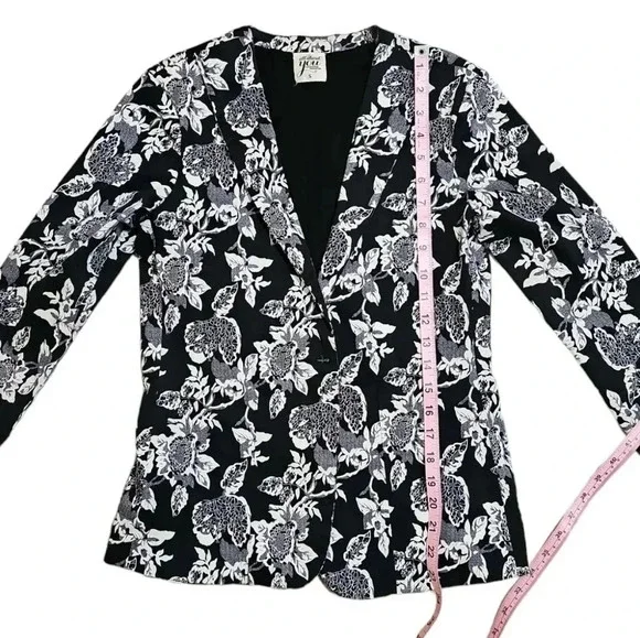 All About You Womens Small Floral Blazer Black White Cotton Boho Minimalist - Picture 7 of 7